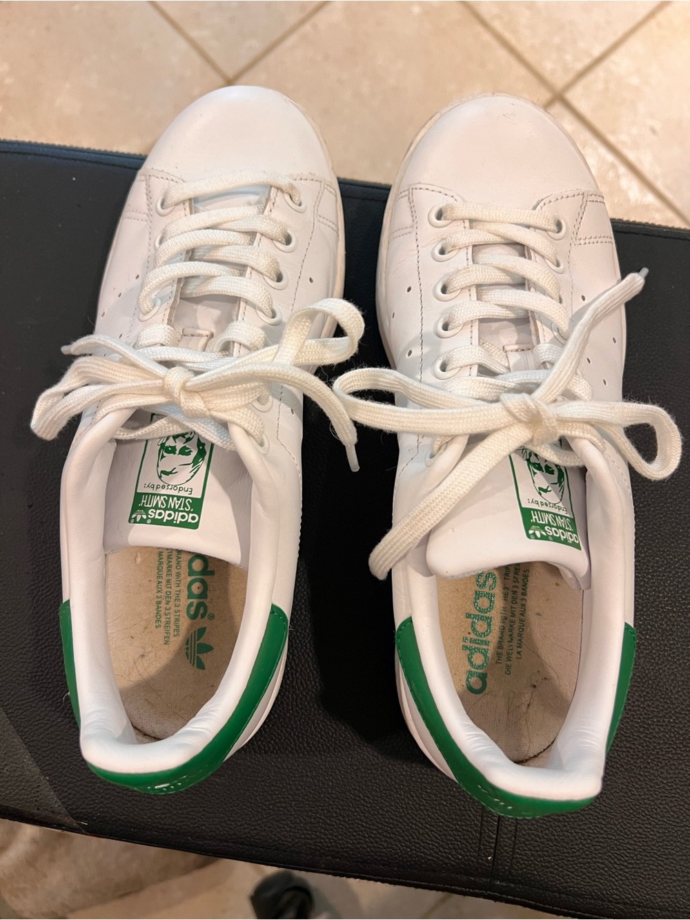 Adidas Stan Smith sneakers with a signature green heel cap - Picture 4 of 5